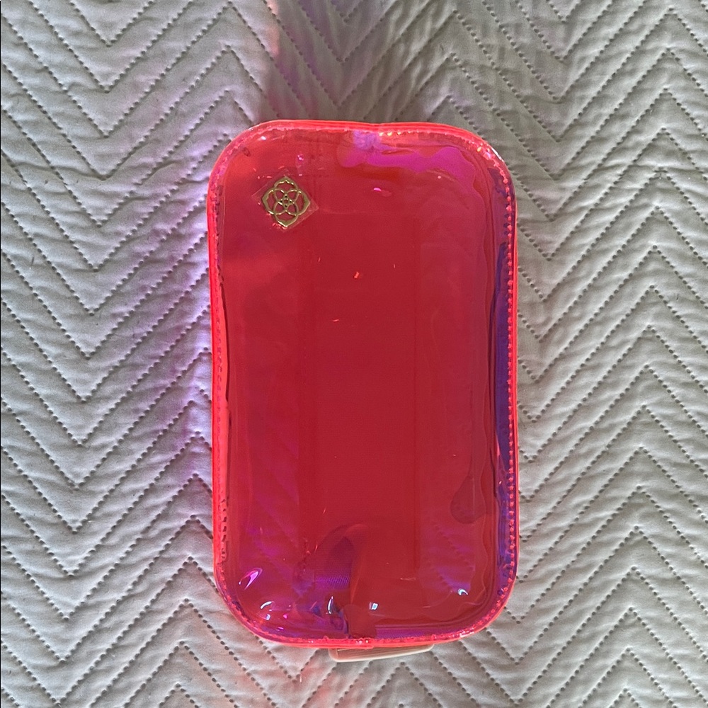 unused KENDRA SCOTT. Pink iridescent cross body bag